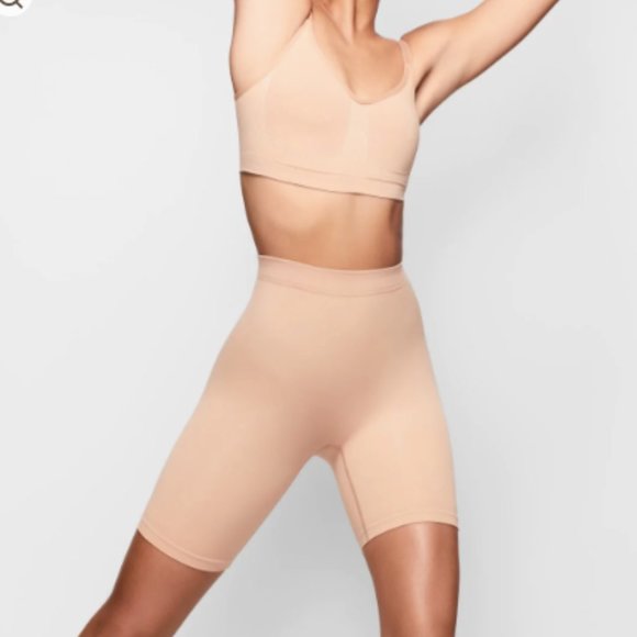 SKIMS SCULPTING SHORT MID THIGH W/ OPEN GUSSET - Picture 2 of 7